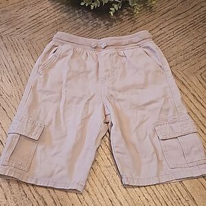 Tan cargo Shorts size 7 100 percent cotton